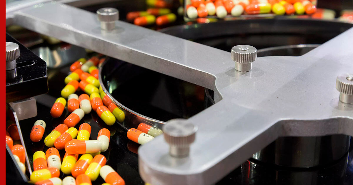 Изготовление препаратов. Изготовление препаратов. Производство медикаментов. Производство лекарств. Промышленность фармацевтика.