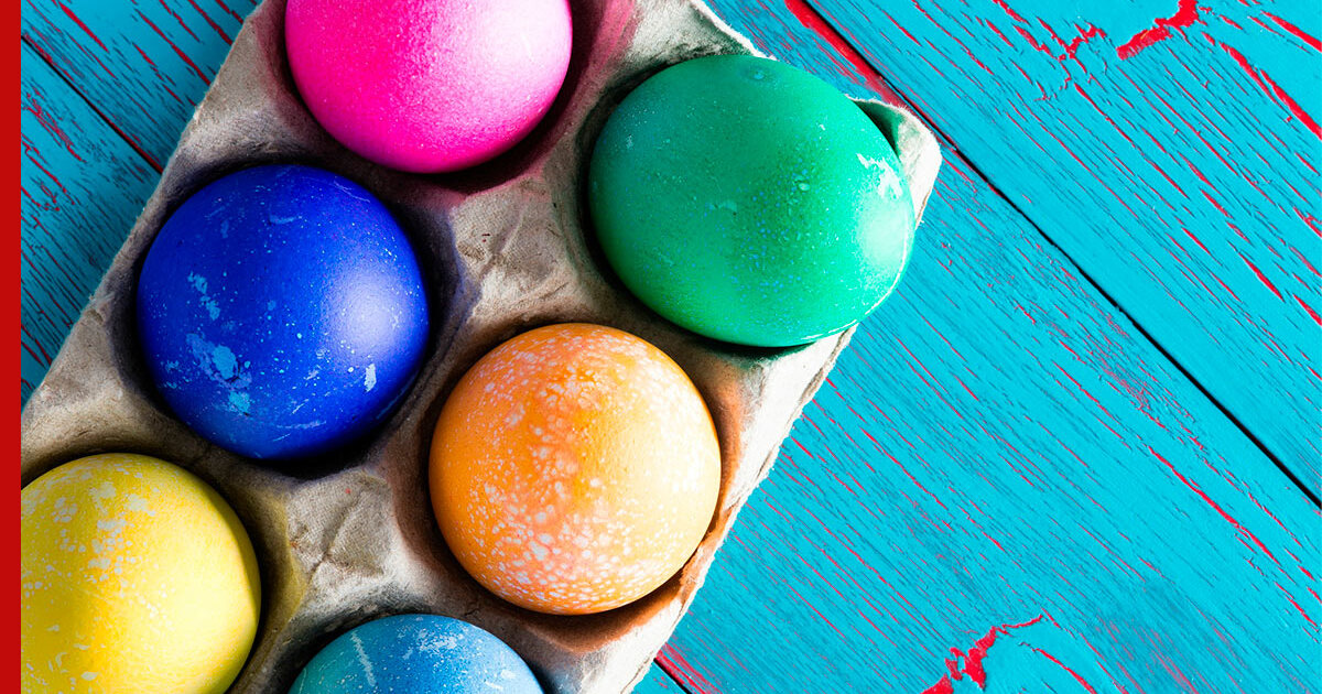 Как покрасить "мраморные" яйца на Пасху: простые лайфхаки с рисом