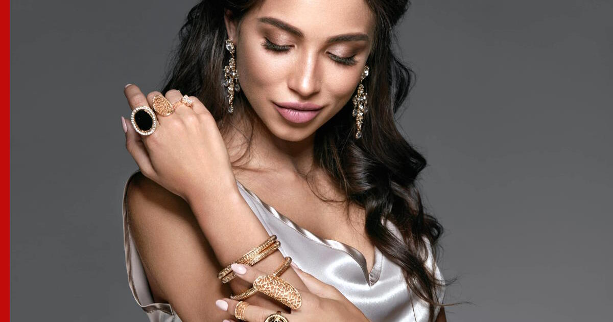 Массивные сережки и жемчуг: главные тенденции этого сезона в украшениях