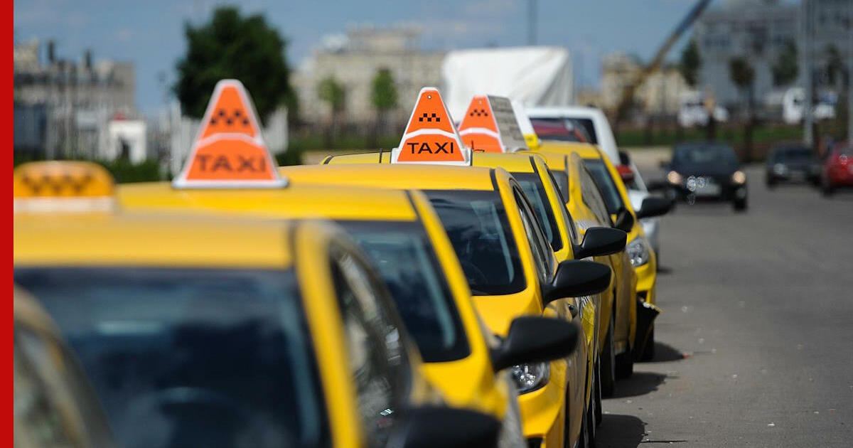 Такси москва. Такси 2023. Машина "такси". Армянское такси. Ford focus такси 2.