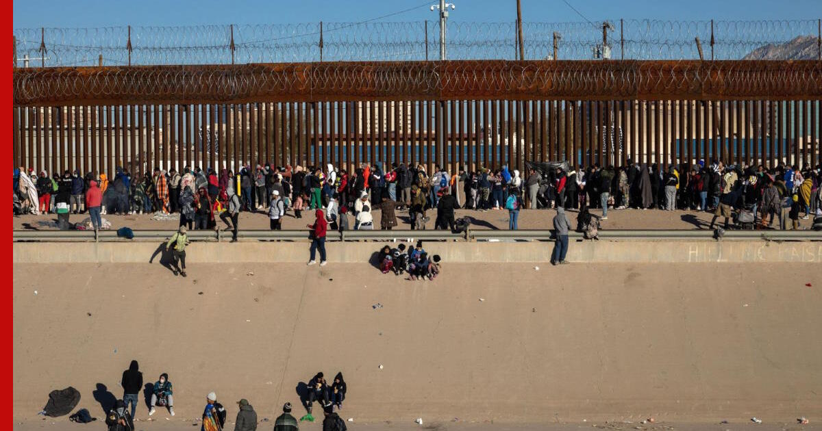 Мигранты 2024 после крокуса. Колючая проволока на границе с Мексикой.