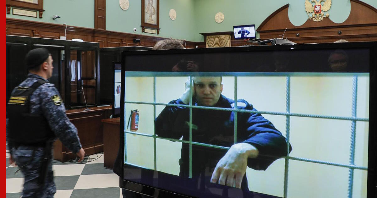 Навальный в четверг принимал участие в заседаниях суда по видео ...