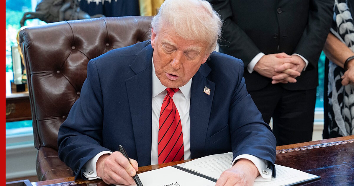 Трамп подписал указ о введении пошлин от 15 до 41 процента против ЕС и более 60 стран