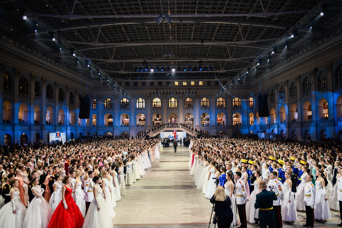 В итоге на бал попадают только лучшие из лучших. Не более 10-12 человек от одного военно-учебного заведения