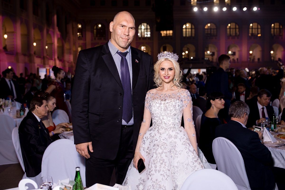 Юлия Кирпичникова и депутат Госдумы, а в прошлом боксер-супертяж Николай Валуев