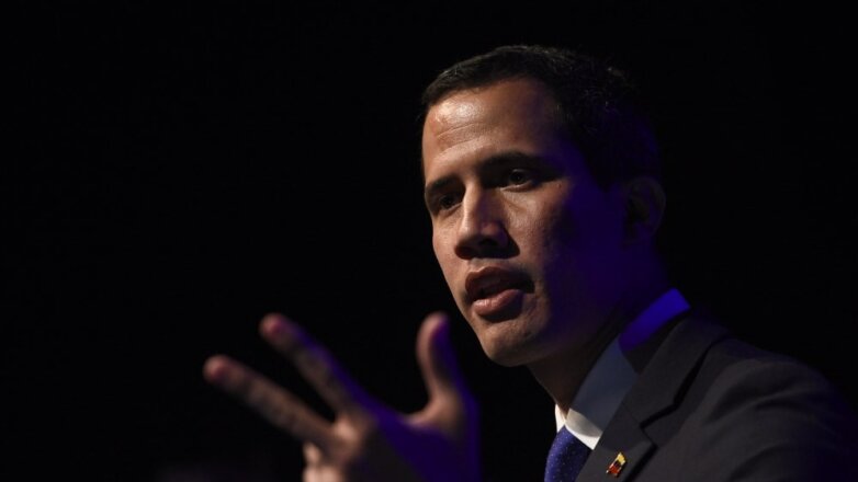 Гуайдо: грузовик, перевозящий гуманитарную помощь, смог проехать в Венесуэлу