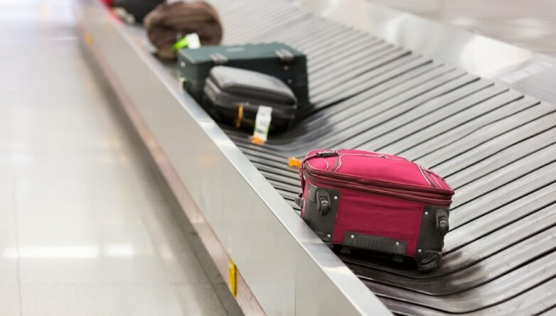 Терминал, аэропорт, выдача багажа
