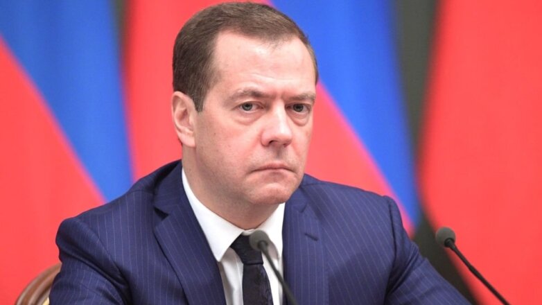 Медведев не исключил уголовного наказания виновных за некачественную нефть