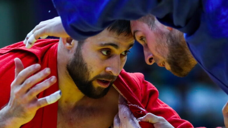 Сразу шесть золотых медалей завоевали россияне в первый день ЧЕ по самбо