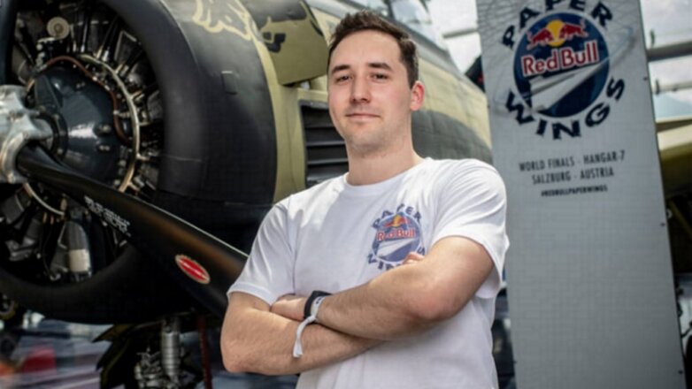 Россиянин вошел в топ сильнейших на ЧМ по запуску бумажных самолетиков