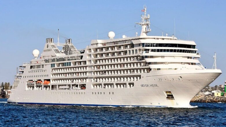 Silver Muse привез несколько сотен туристов на Камчатку