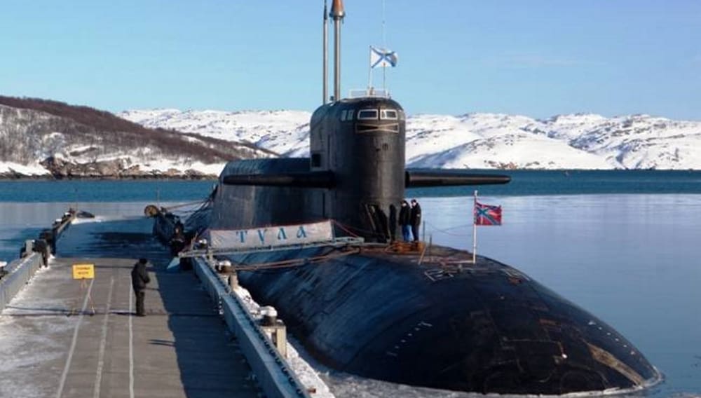 Российские атомные субмарины провели учения во льдах Арктики