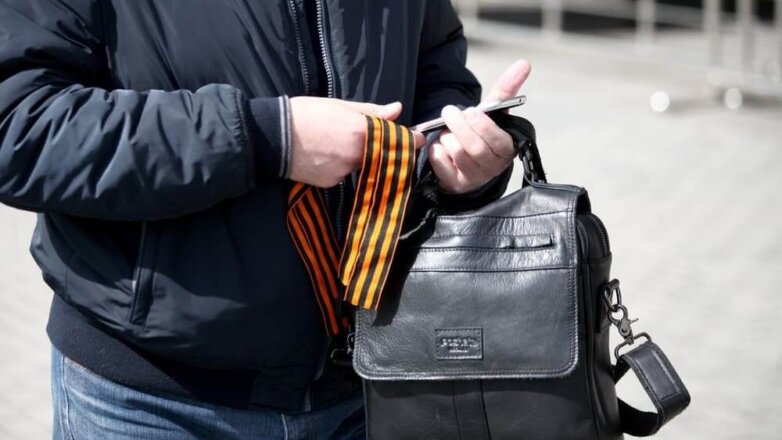 Погранслужба Украины задержала мужчину с георгиевской лентой