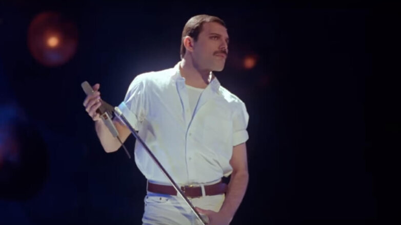 В Сети появилась ранее неизданная версия песни «Time» Фредди Меркьюри