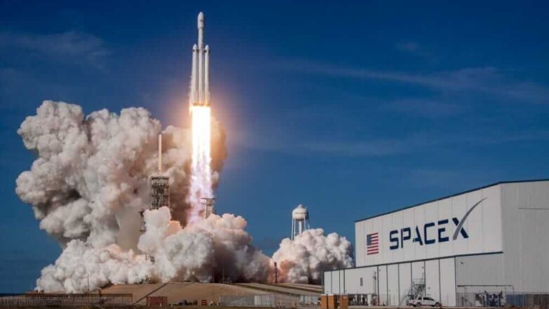 SpaceX запустила ракету Falcon Heavy с атомными часами