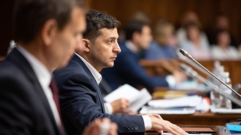 Зеленский отправил в отставку 15 губернаторов