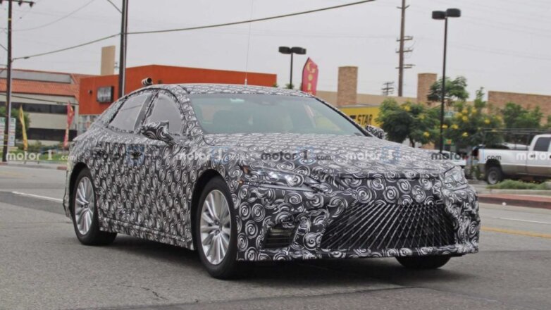 Водородный седан Lexus сфотографировали на тестах