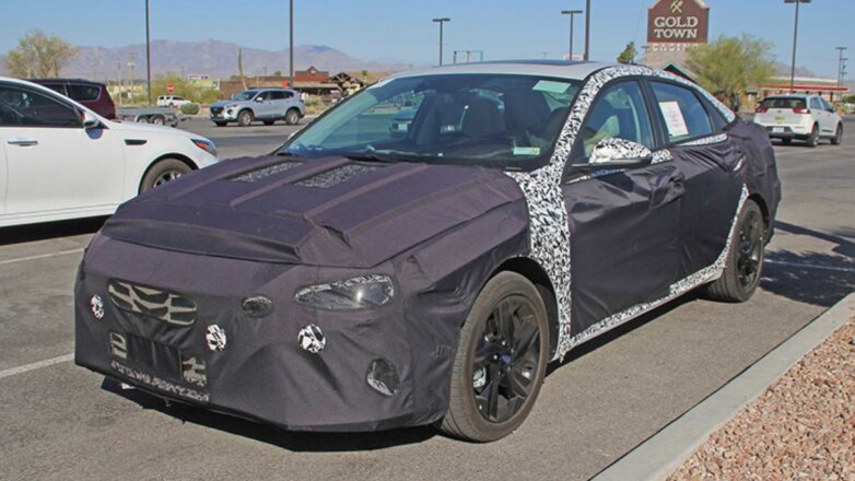 Появились снимки Hyundai Elantra следующего поколения