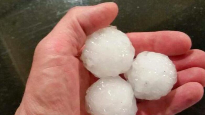 Во Франции выпал град размером с теннисный мяч