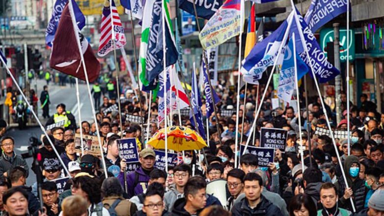 В Гонконге более 230 тыс. человек вышли на митинг протеста