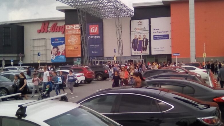 В торговом центре Тюмени началась стрельба