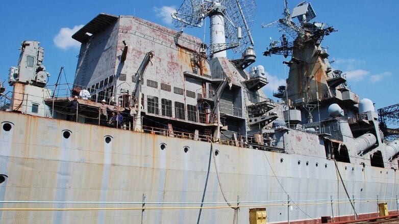 Зеленский показал видео с прогнившим крейсером «Украина»