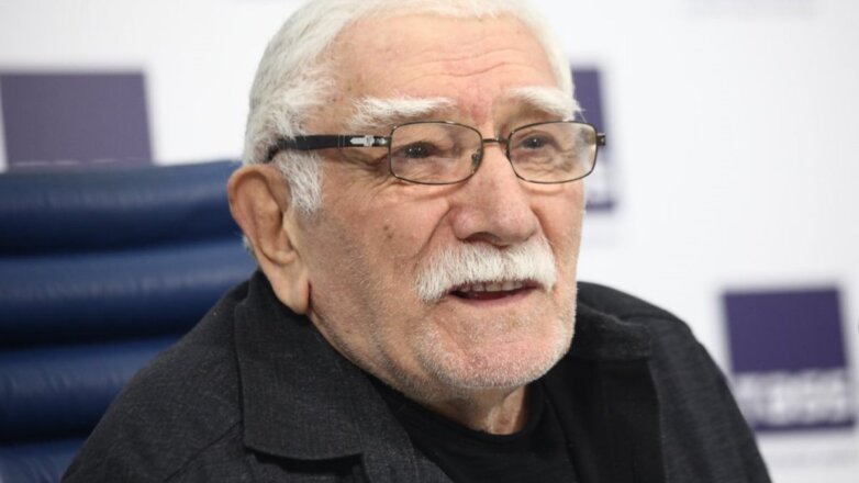 СМИ сообщили о госпитализации Армена Джигарханяна