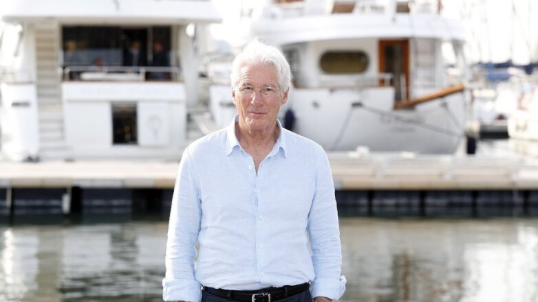 Ричард Гир привёз продукты на дрейфующее судно с мигрантами в Средиземном море