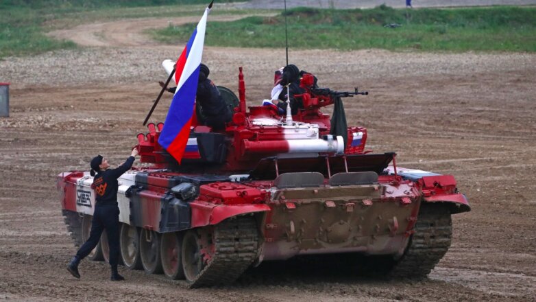 Сборная России победила в финальной эстафете «Танкового биатлона»