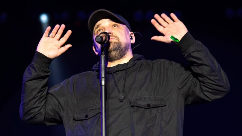 Фанат упал в обморок на концерте Басты в Ростове