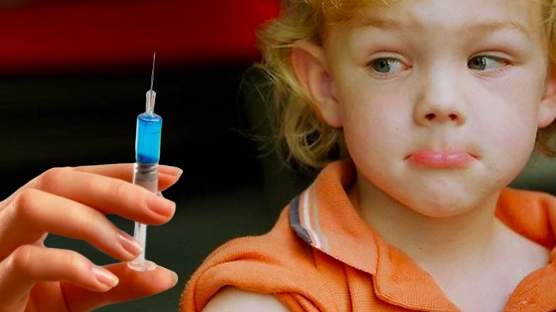 Врач рассказала, когда делать детям прививки после COVID-19