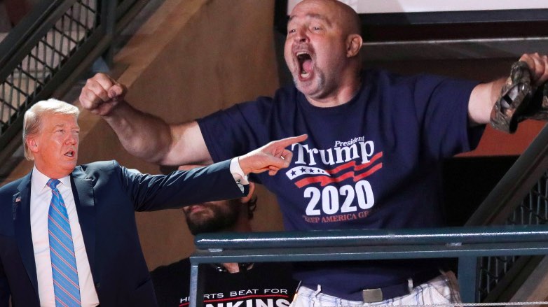 Трамп оскорбил своего сторонника на митинге