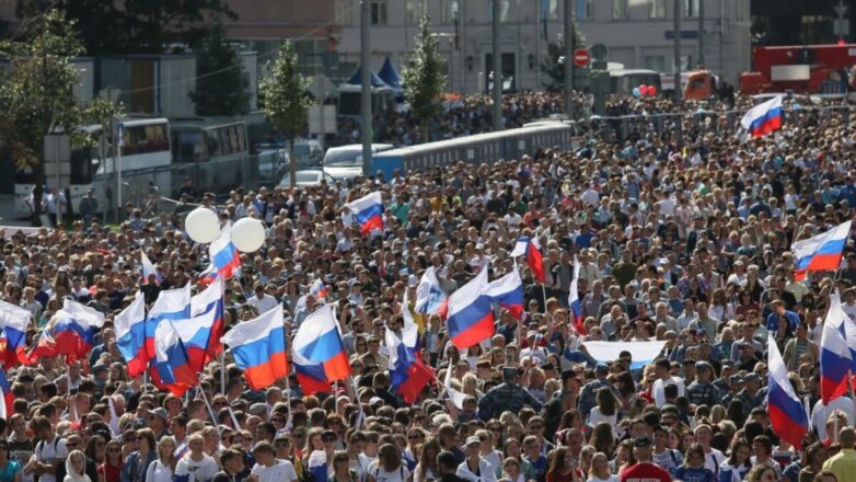 Банковские переводы, питание в школах, штрафы: как изменится жизнь россиян в мае