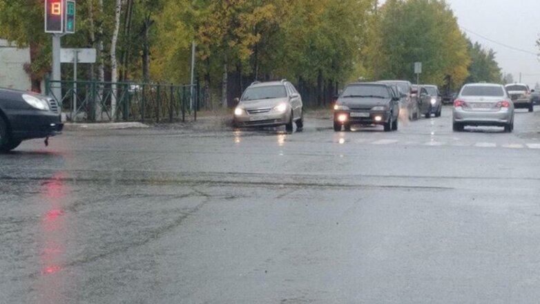 На Ямале автомобиль провалился в «вечную» яму в Ноябрьске