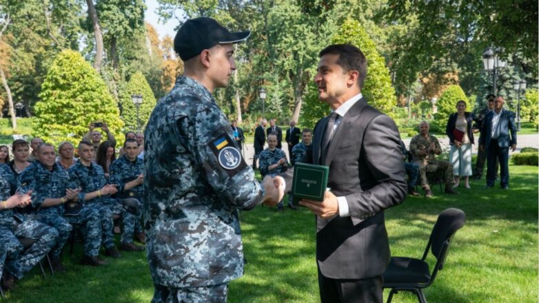 Зеленский подарил квартиры освобожденным морякам