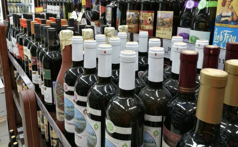 Президент подписал закон о повышении акцизов на вина с 2020 года