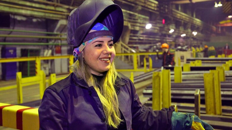 В Росстате назвали число работающих женщин в России