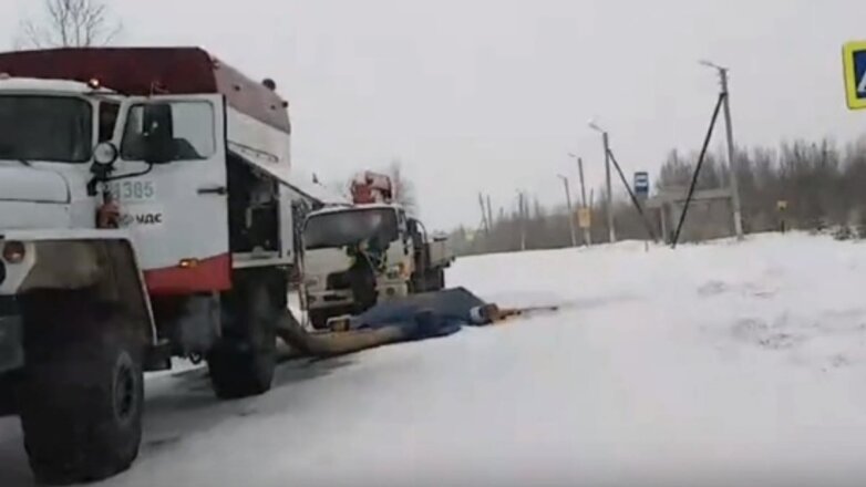 В Новом Уренгое для нанесения дорожной разметки  растапливают снег