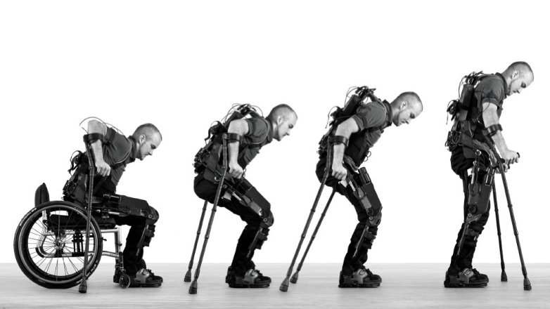 Парализованный француз вновь смог двигаться благодаря экзоскелету