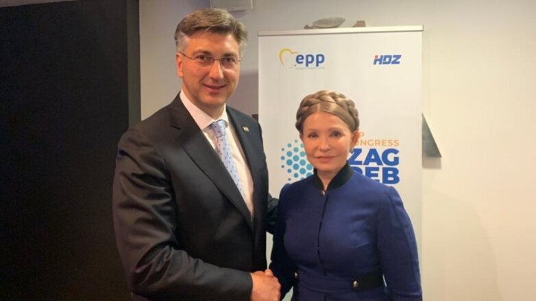 Тимошенко появилась на публике с оппозиционной косой