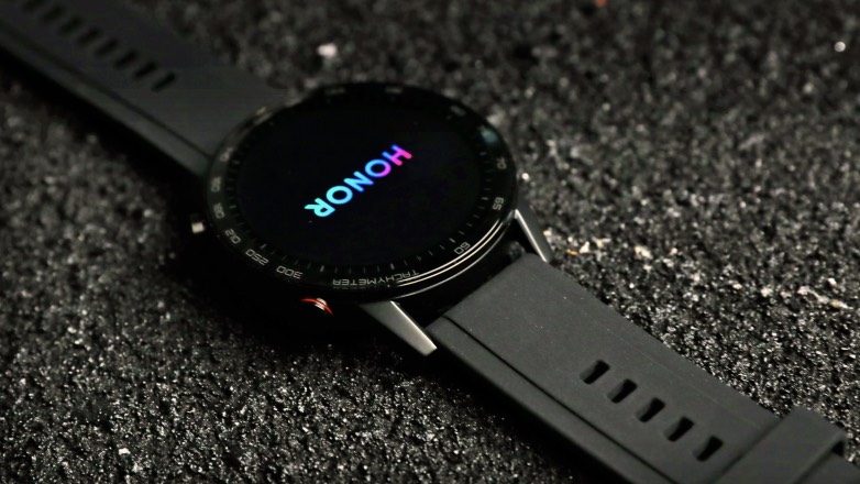 В сети появились "живые" фото новых умных часов Honor Watch Magic 2