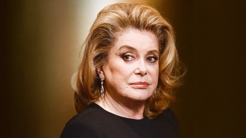 В Париже экстренно госпитализировали Катрин Денев