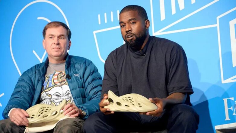 Популярные кроссовки начнут производить из водорослей