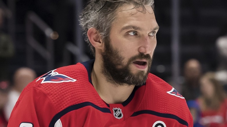 Овечкин вышел на первое место в гонке снайперов НХЛ