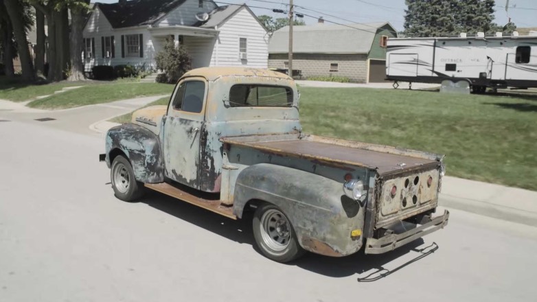 Старый Ford научили ездить задом наперед