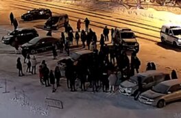 Массовая драка подростков с полицейскими в Апатитах попала на видео