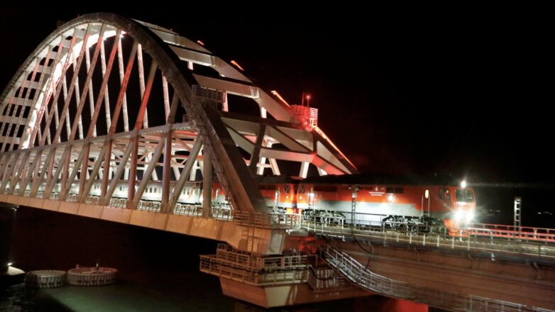 Видео проезда первого поезда по Крымскому мосту опубликовано в сети