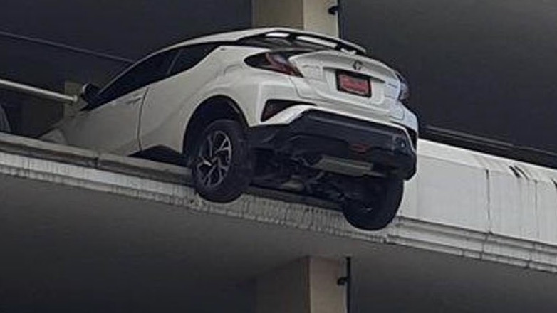 Видео с худшей парковкой Toyota C-HR в мире шокировало сеть