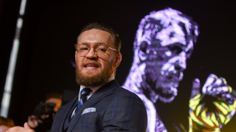 Макгрегор продемонстрировал праздничный торт в честь «ухода на пенсию»