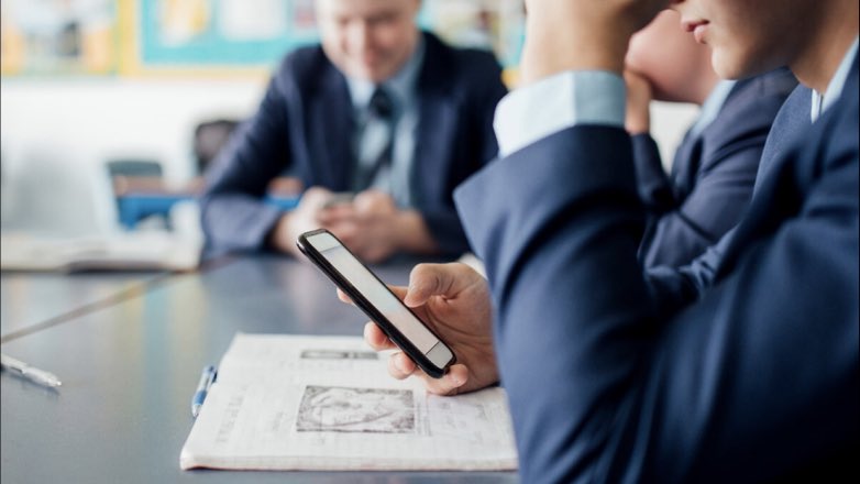 Рязанским школьникам запретили пользоваться мобильными телефонами